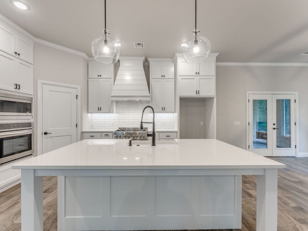 22960 Cooper Circle kitchen island