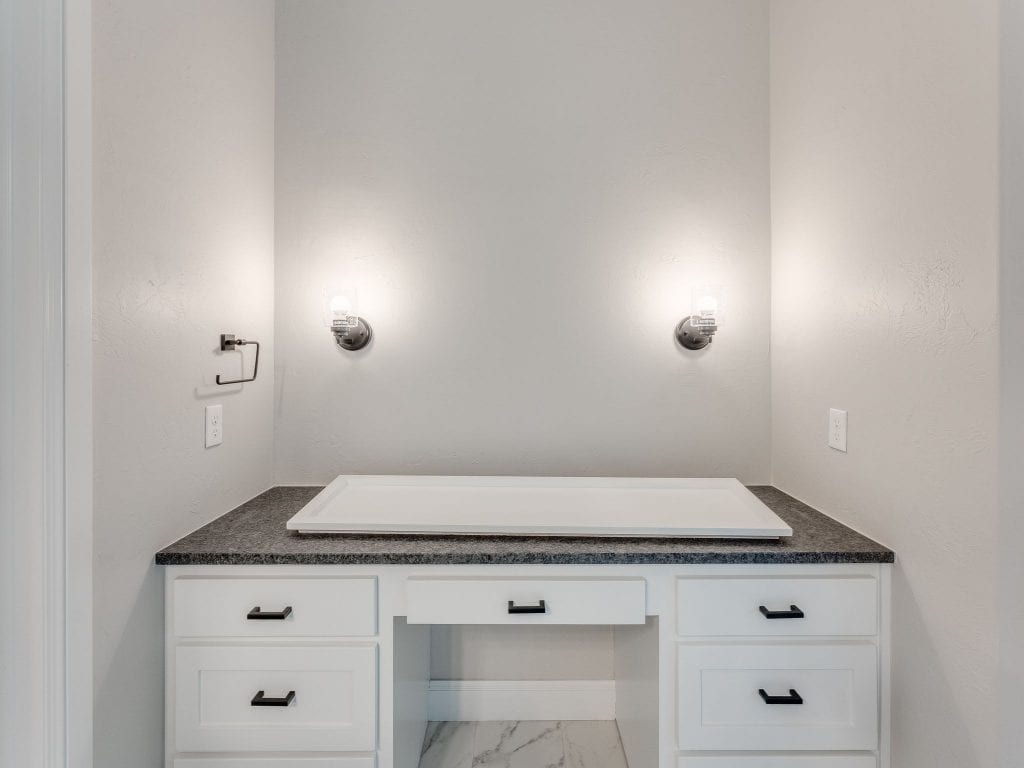 22960 Cooper Circle bathroom