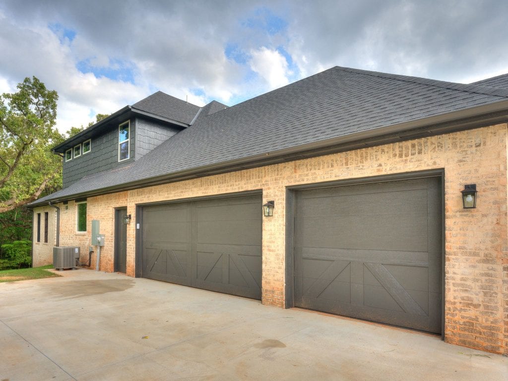 22960 Cooper Circle garage exterior