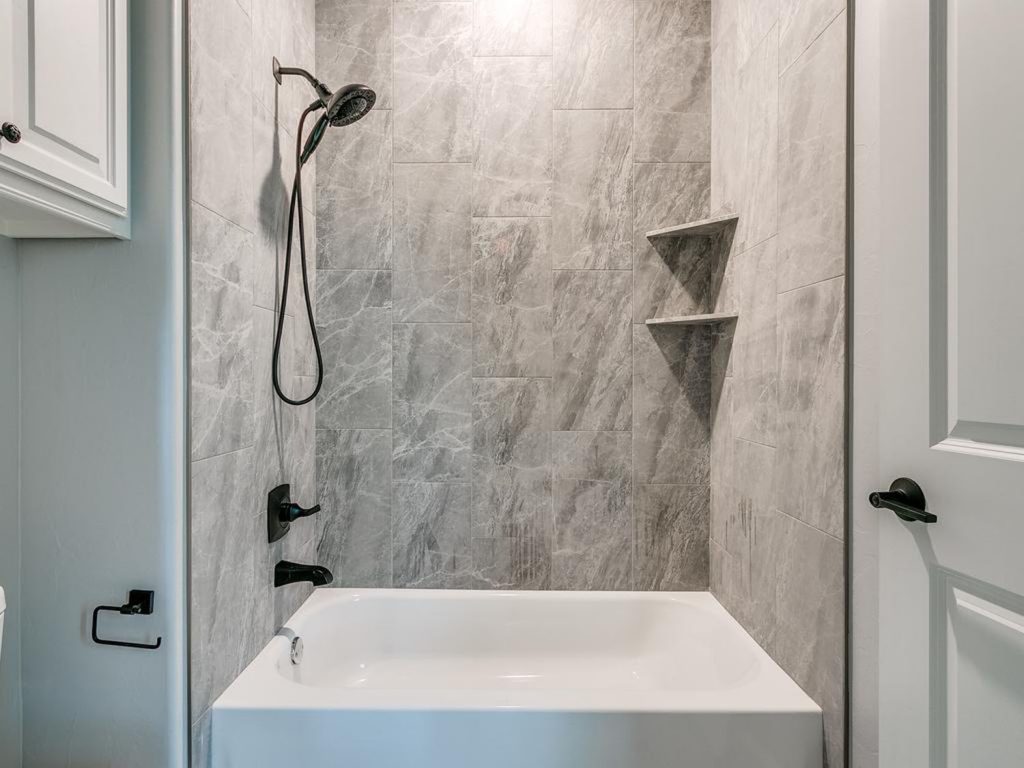 Bathroom Shower and Bathtub