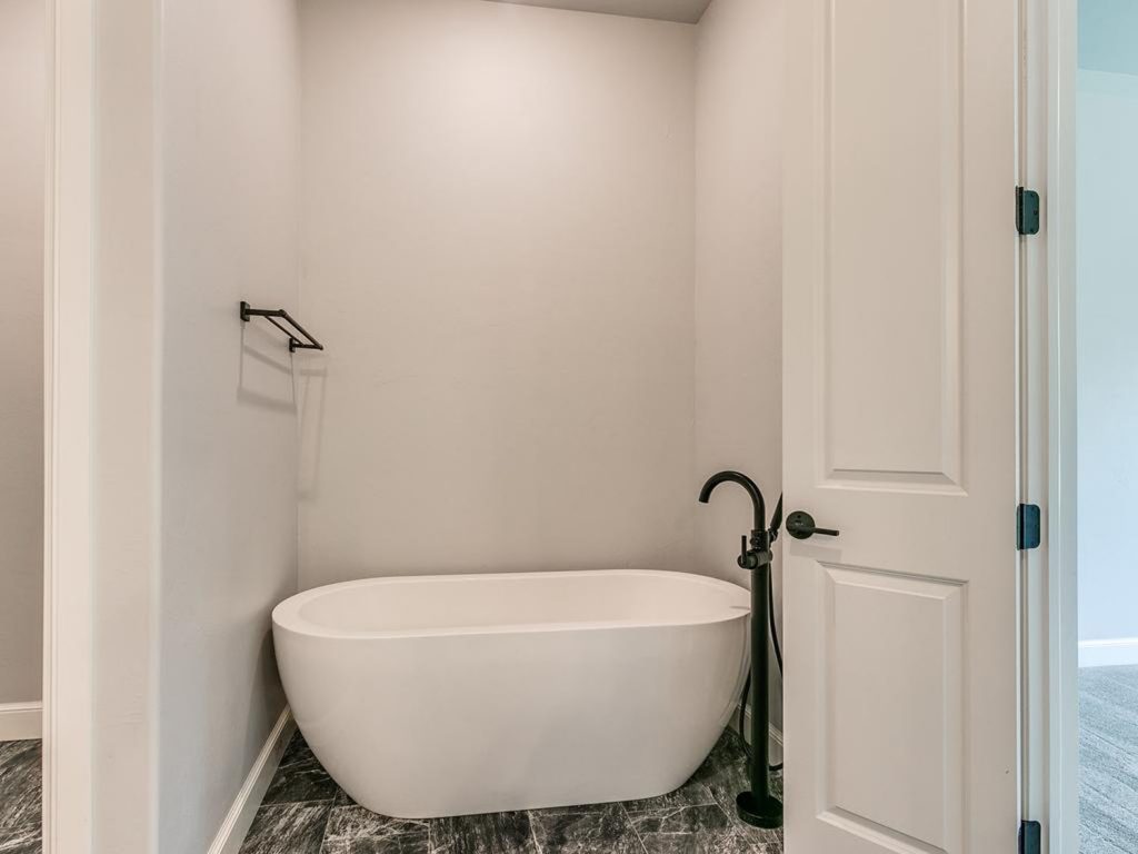 Bathroom Bathtub