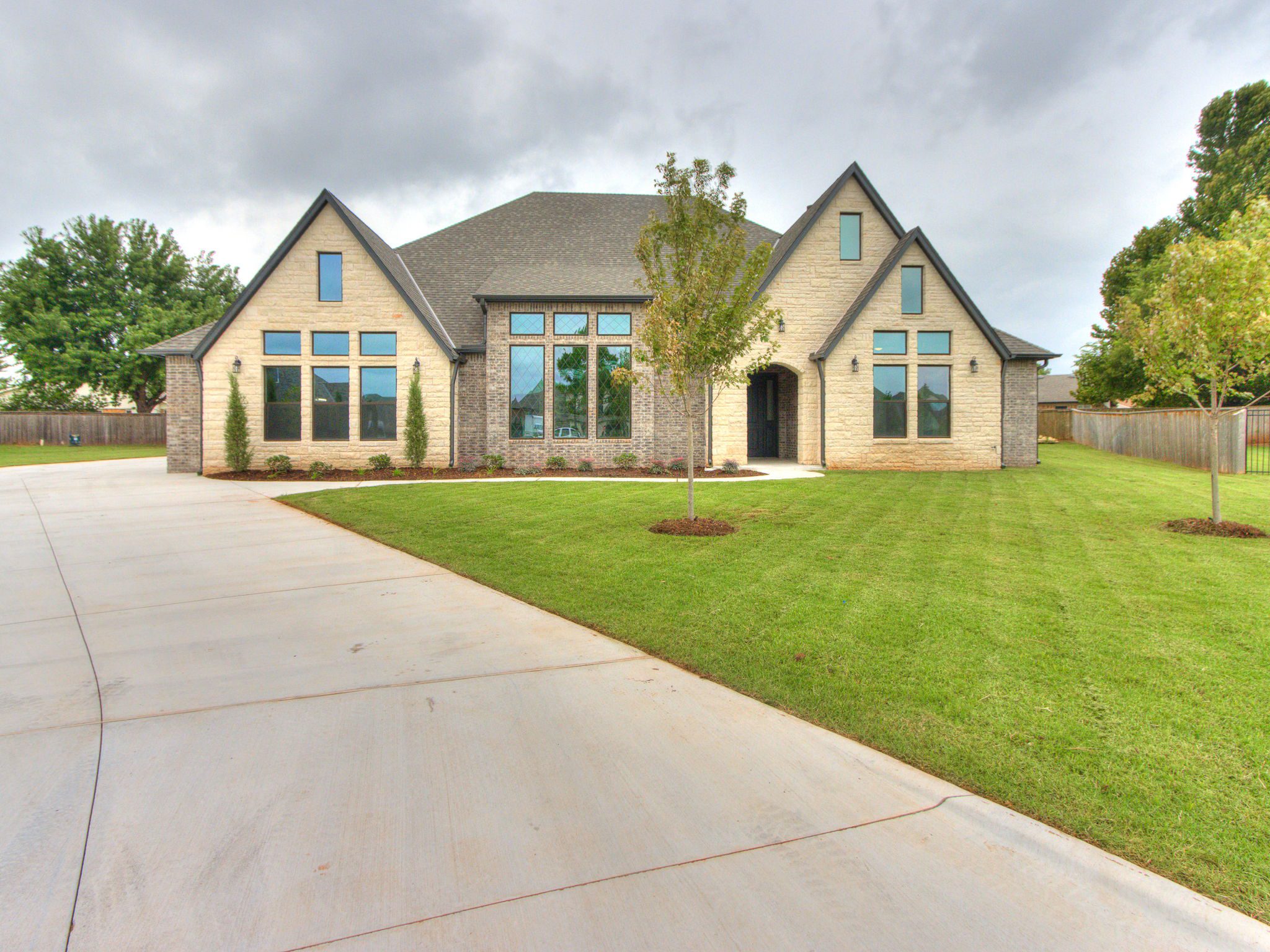 Driveway view of 1102 W Pampas Way